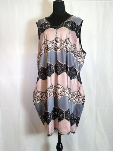 V Neck Sleeveless Gray & Pink Honeycomb Style Casual Dress